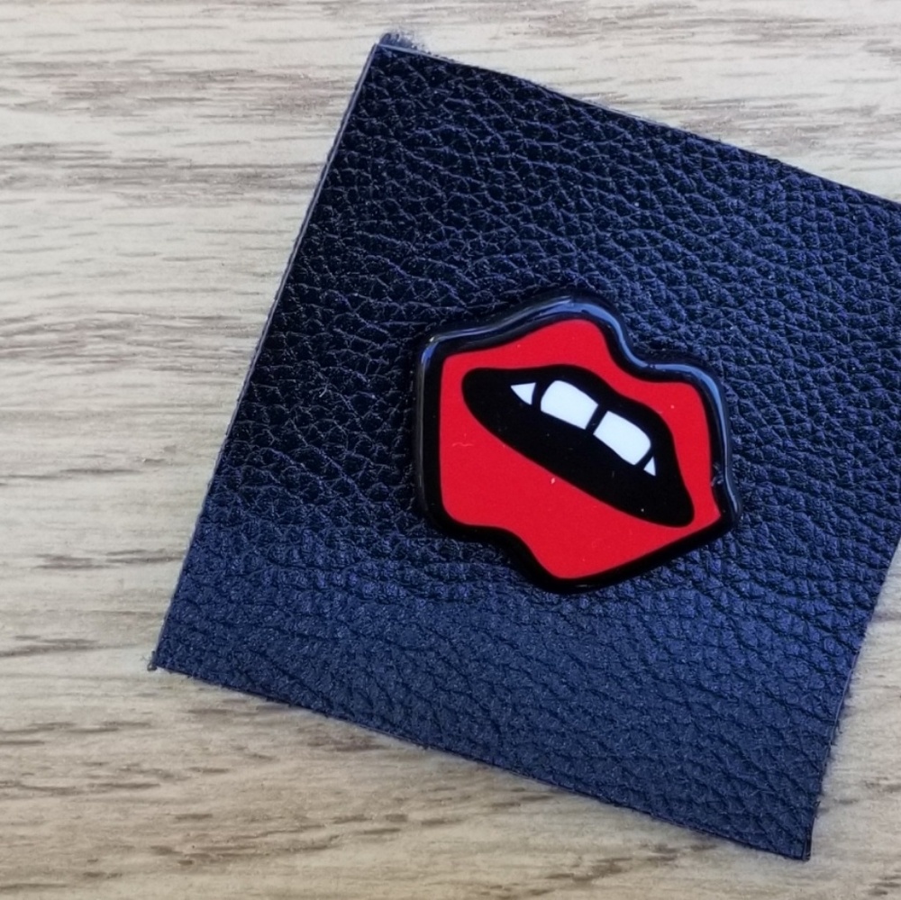 BUY2Get1🆓️ Lips Pin